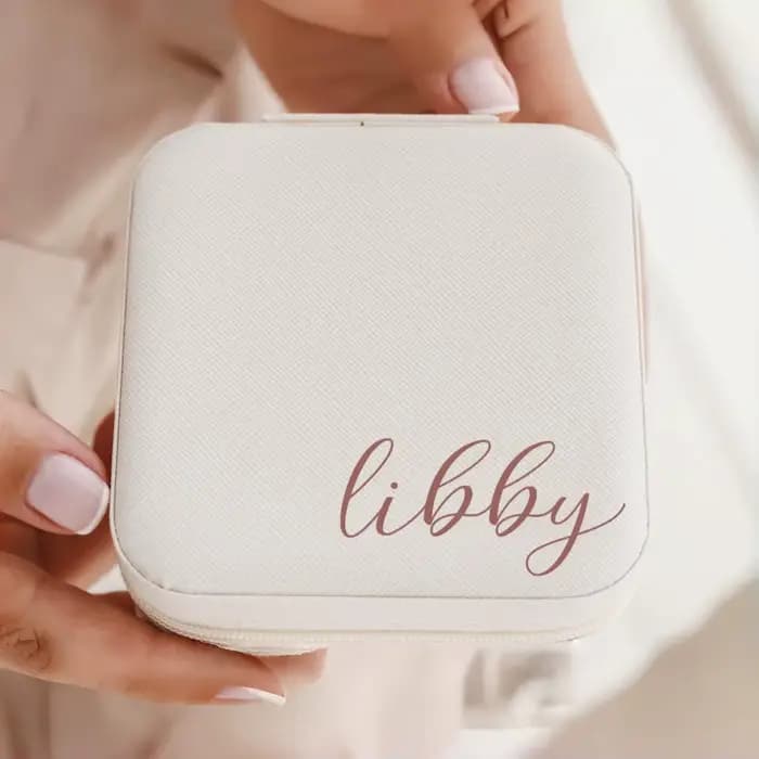Boîte à bijoux personnalisée pour filles, étui à bijoux de voyage avec nom, cadeau personnalisé pour anniversaires, demoiselles d'honneur, cadeaux de mariage, saint-valentin