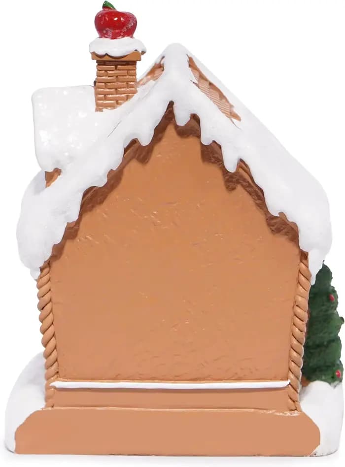 Décoration de maison en pain d'épice de Noël avec couronne de Noël, homme en pain d'épice et cheminée de pomme, décoration parfaite pour la maison de vacances