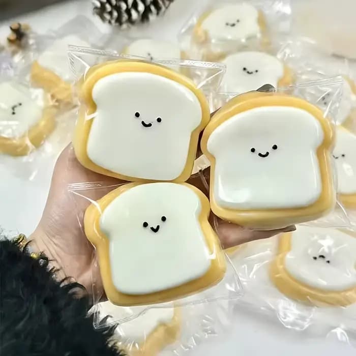 1 pièce Toast Ultra-Doux et Moelleux, Accessoire Anti-Stress pour Fêtes d'Anniversaire, Cadeau de Noël pour Collègues et Étudiants