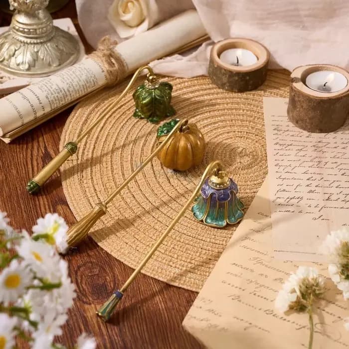 Éteignoir de bougie de luxe de style européen, en métal émaillé, motif floral, outil de soin des bougies DIY, cadeau d'aromathérapie pour femme, anniversaire