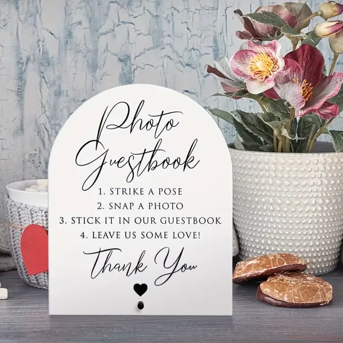 Une carte de bienvenue de 24 x 20 cm où les invités peuvent laisser leurs photos, coller dans le livre d'or et laissez un message aimant!