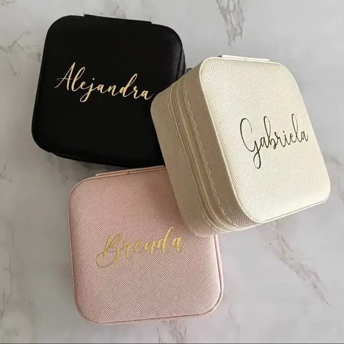 Boîte à bijoux personnalisée pour filles, étui à bijoux de voyage avec nom, cadeau personnalisé pour anniversaires, demoiselles d'honneur, cadeaux de mariage, saint-valentin