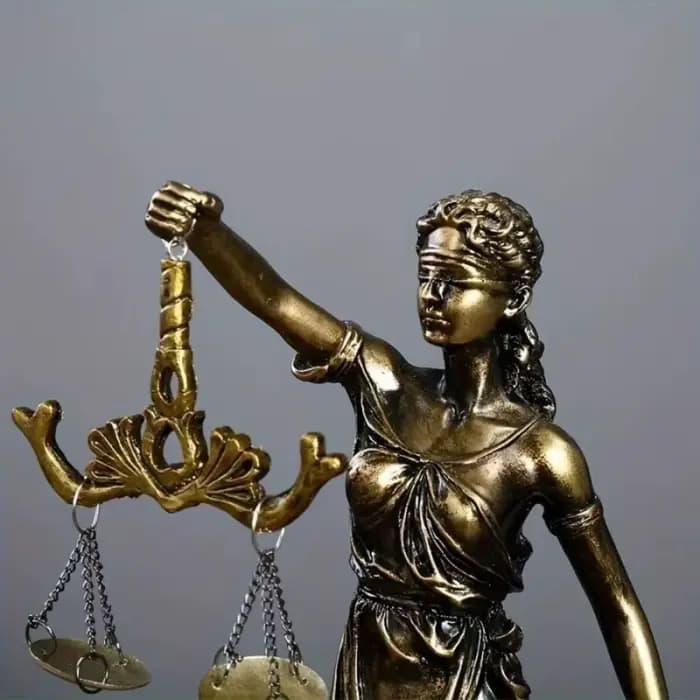 Ornement de la déesse de la justice de style européen, design rétro, thème justice, ornement rétro pour la maison, imitation cuivre