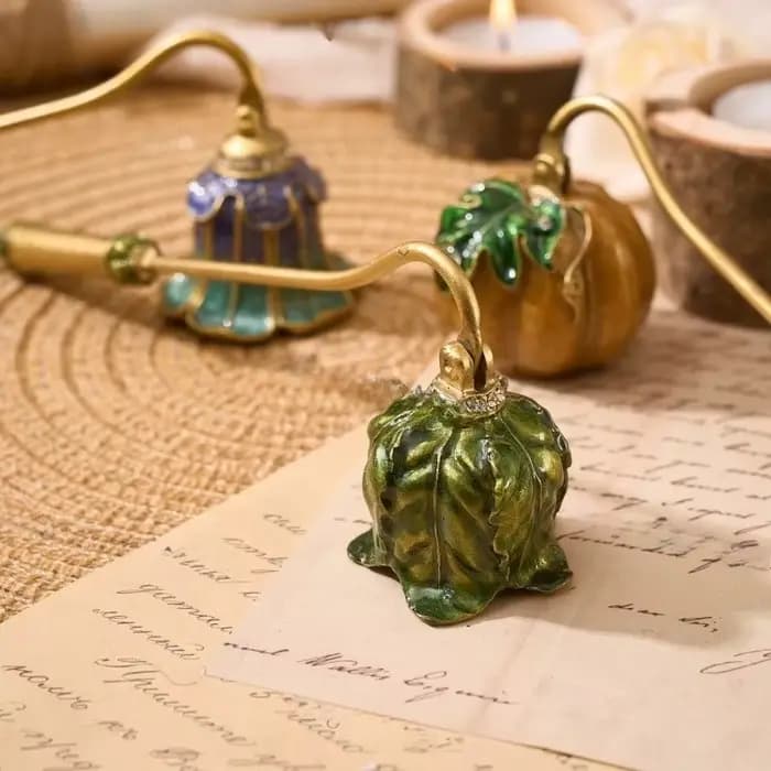 Éteignoir de bougie de luxe de style européen, en métal émaillé, motif floral, outil de soin des bougies DIY, cadeau d'aromathérapie pour femme, anniversaire
