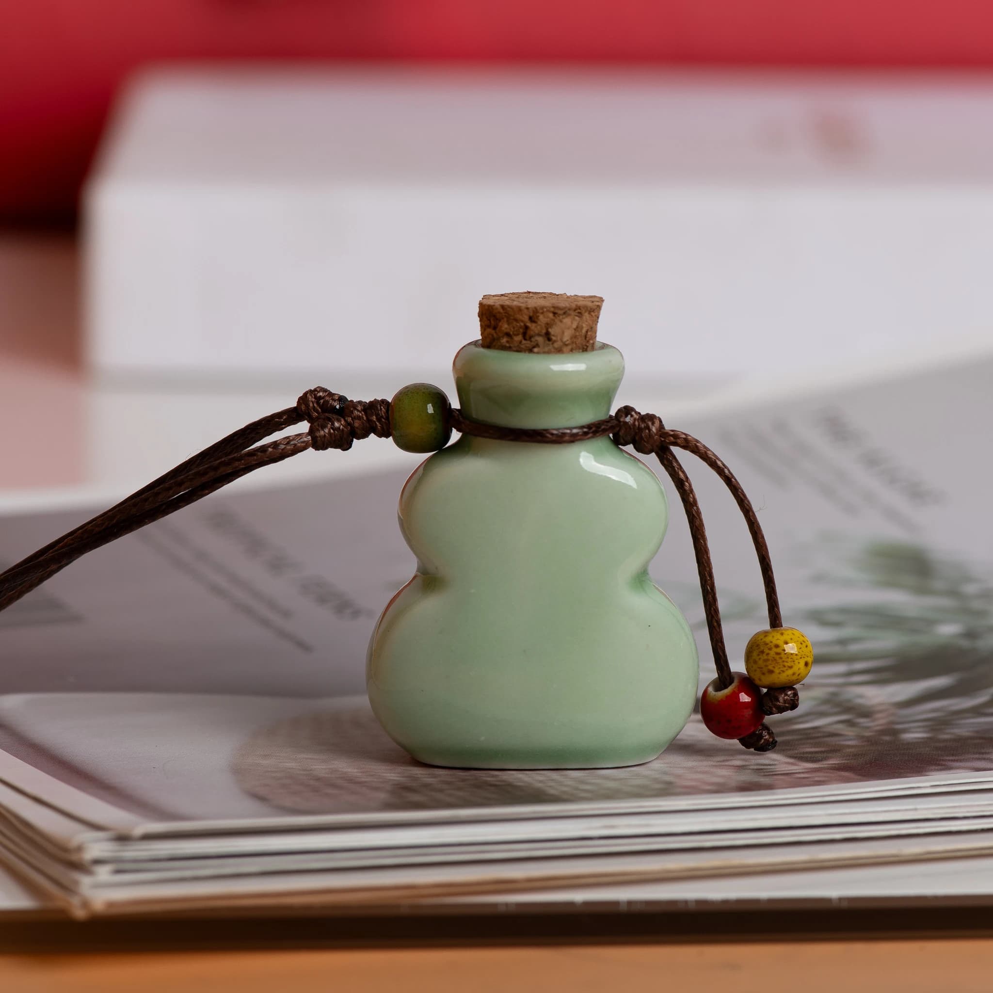Pendentif de bouteille de parfum en céramique fait à la main, diffuseur d'huile essentielle, bijoux 