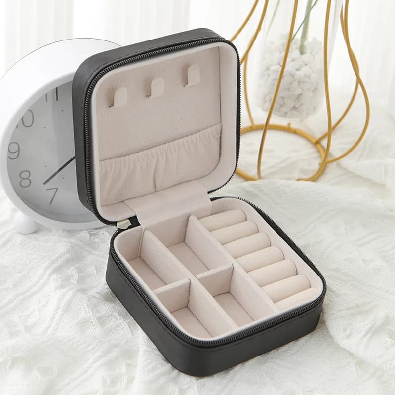 1pcs unique couche boîte de rangement dames voyage en cuir boîte à bijoux classique noir pur blanc m