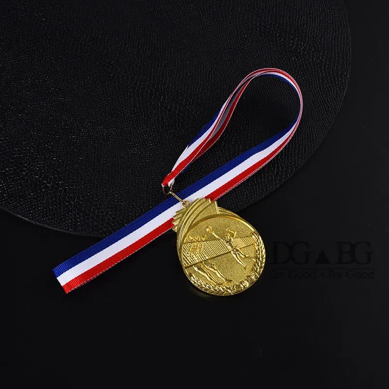 Médailles en or, argent et Bronze, 1er 2ème 3ème trophée de sport de volley-ball, Antique et lumineu