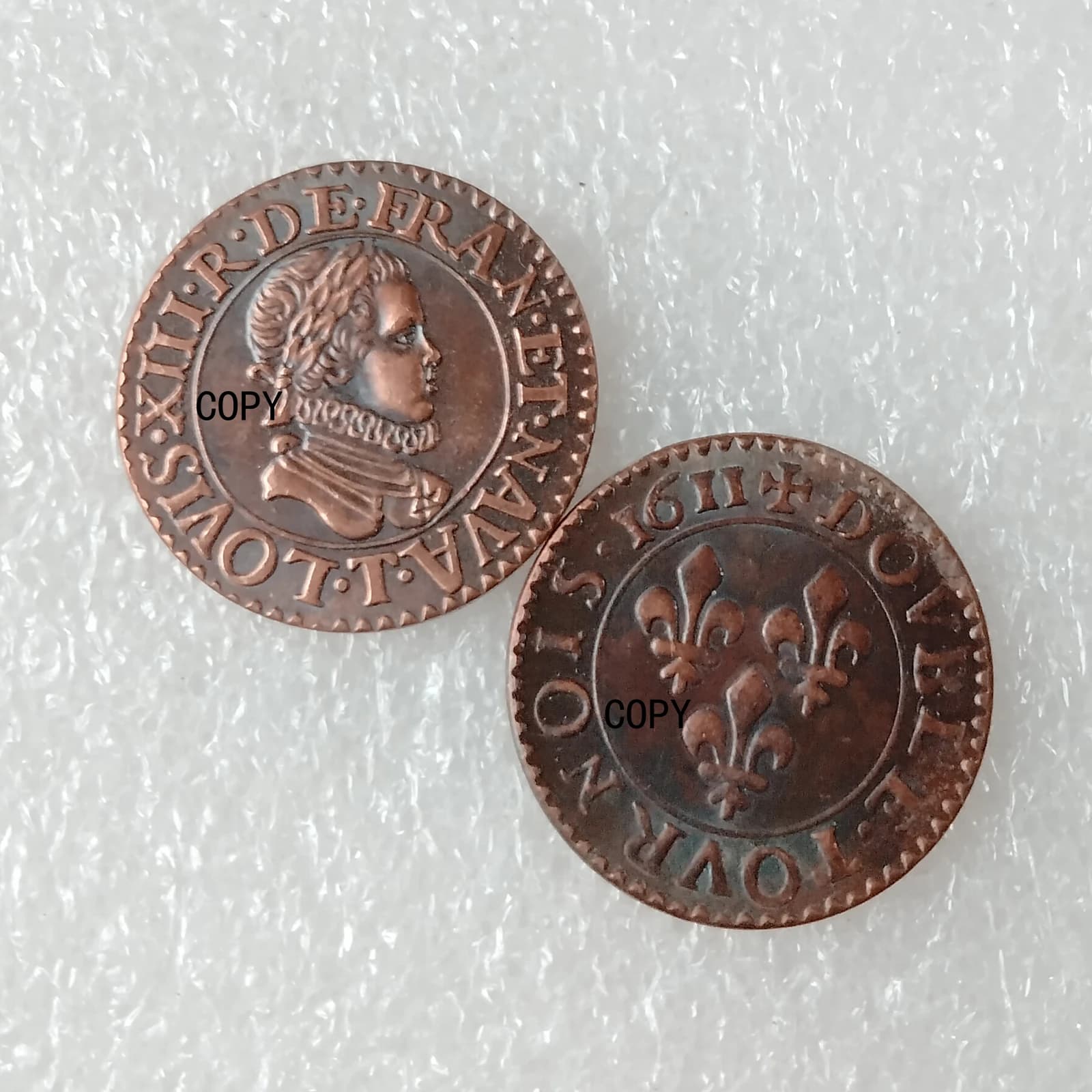 Pièces de monnaie en cuivre de France, différentes copies