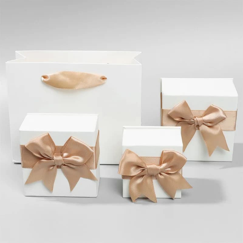 Boîte à bijoux en acrylique haut de gamme avec rose éternelle rotative, cadeau pour la Saint-Valenti
