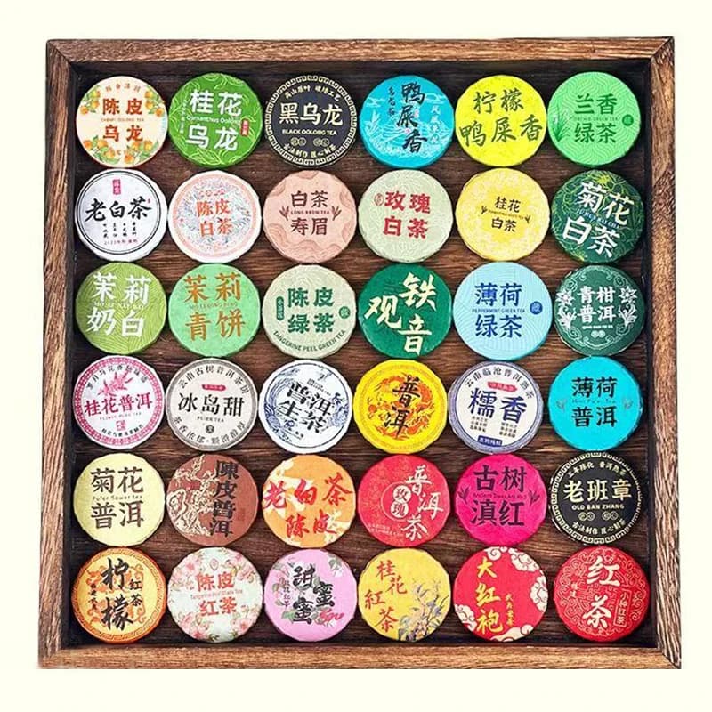 Coffret Cadeau Festif : 30 Assortiments de Petits Ornements de Thé Pu'er, Boîte d'Emballage Colorée 
