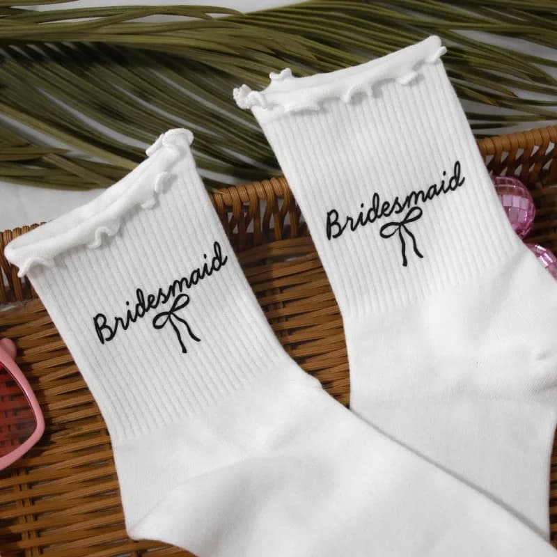 Chaussettes blanches pour la future mariée et l'équipe de la mariée, cadeaux pour la demoiselle d'ho
