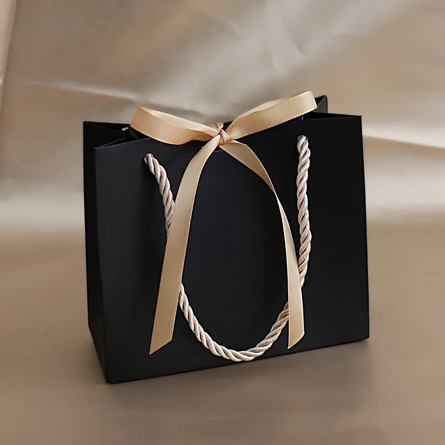 Sacs cadeaux réutilisables avec poignées, sacs en papier avec nœuds, sacs de Shopping, fêtes d'anniv