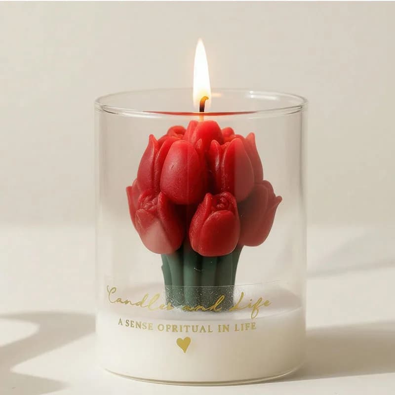 Bougie en forme de tulipe dans un bocal en verre