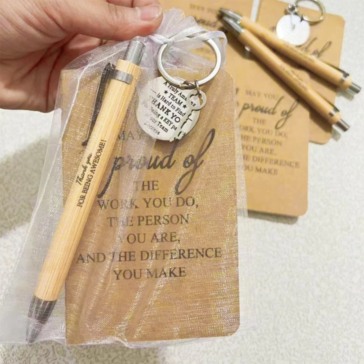 1 ensemble de cadeaux de remerciement motivants, comprenant un stylo signature, des cartes de gratitude, un porte-clés et des sacs cadeaux, pour exprimer sa gratitude