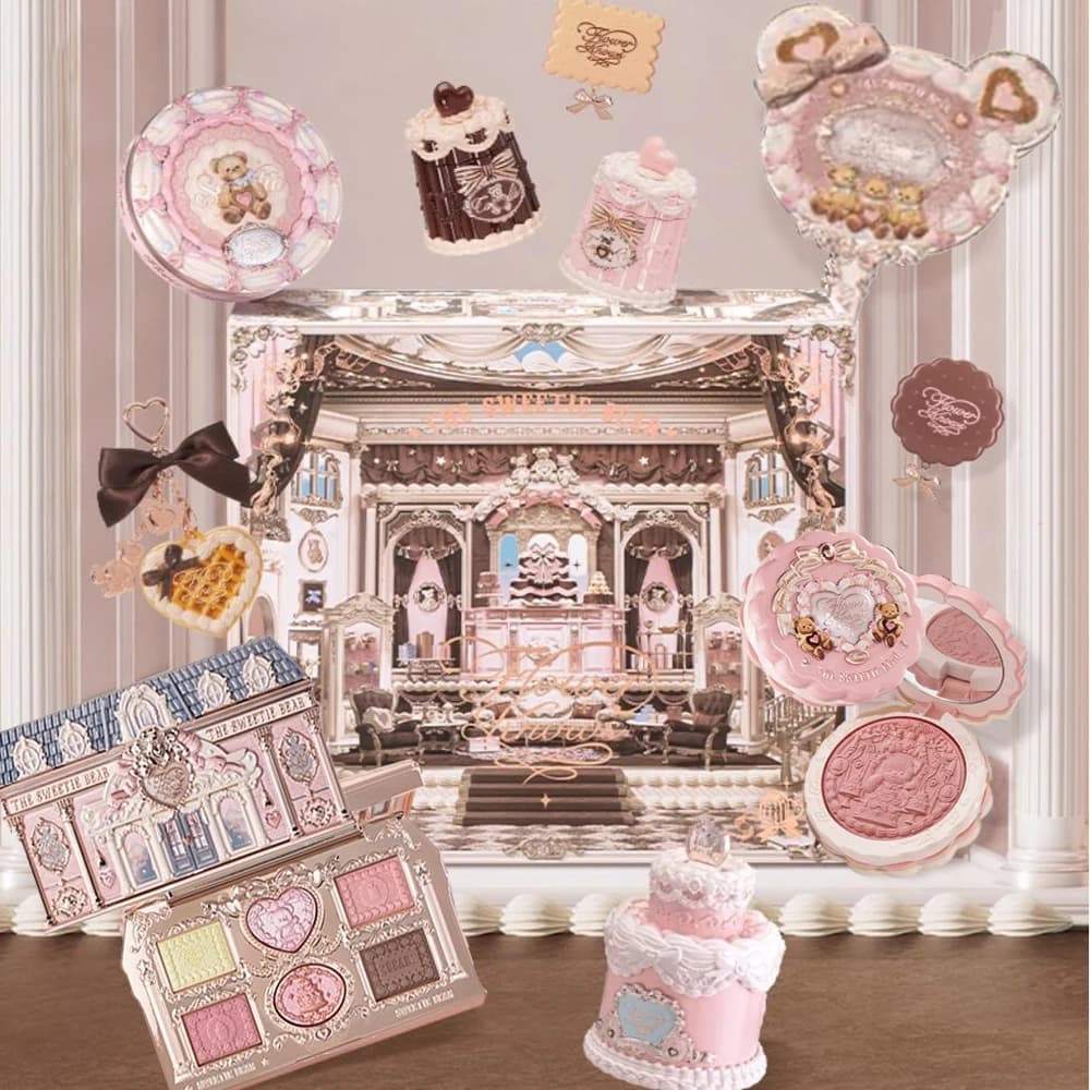 Coffret cadeau de maquillage Flower Knows SWEETIE BEAR, tout-en-un : parfum, palette de fards à paupières scintillants, blush, baume à lèvres, 10 pièces