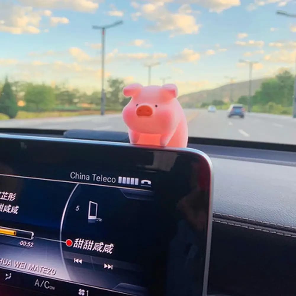 Mode mignon Anime poupée tableau de bord ornement jouets chanceux cochon suspendu rose cochon ornement voiture pendentif cochon voiture décoration