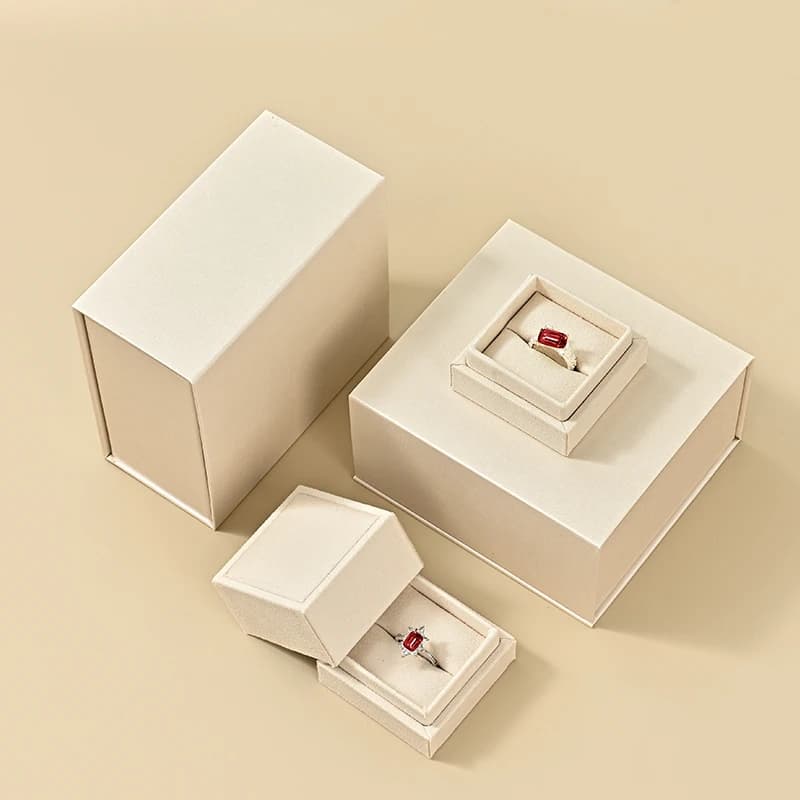 Boîte-cadeau pour bagues WoodTen avec couvercle