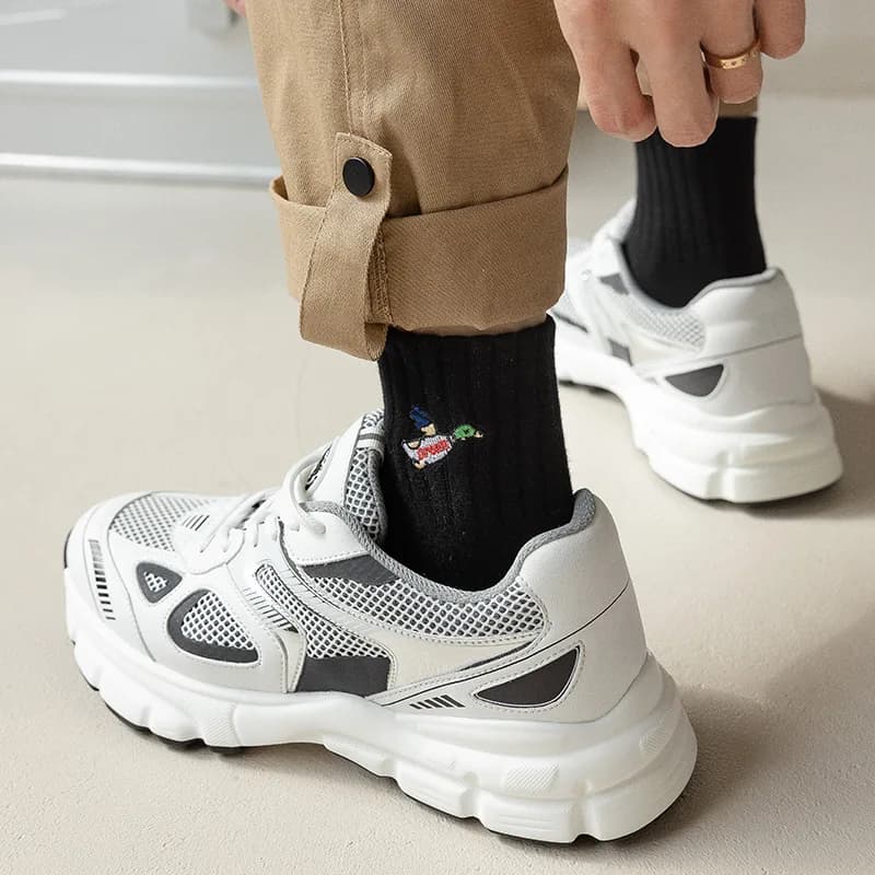 4 paires/boîte de chaussettes pour hommes, chaussettes en coton respirantes pour hommes et femmes, chaussettes noires tendance, broderie, désodorisation, chaussettes de sport blanches