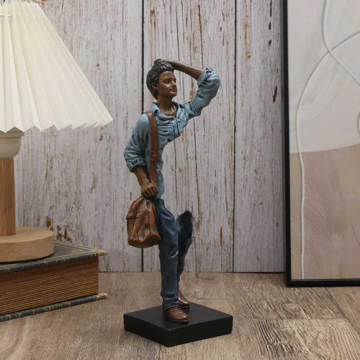 Sculpture de voyageur – Décor abstrait en résine pour la maison et le bureau, pièce d'accent polyvalente intérieure/extérieure