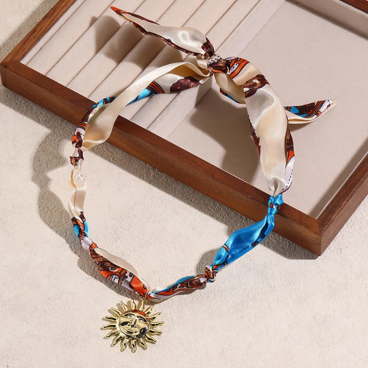 L'accessoire de Noël ultime! Collier foulard en soie huit de dopamine avec nœud de luxe, bijoux festifs et joyeux pour femmes