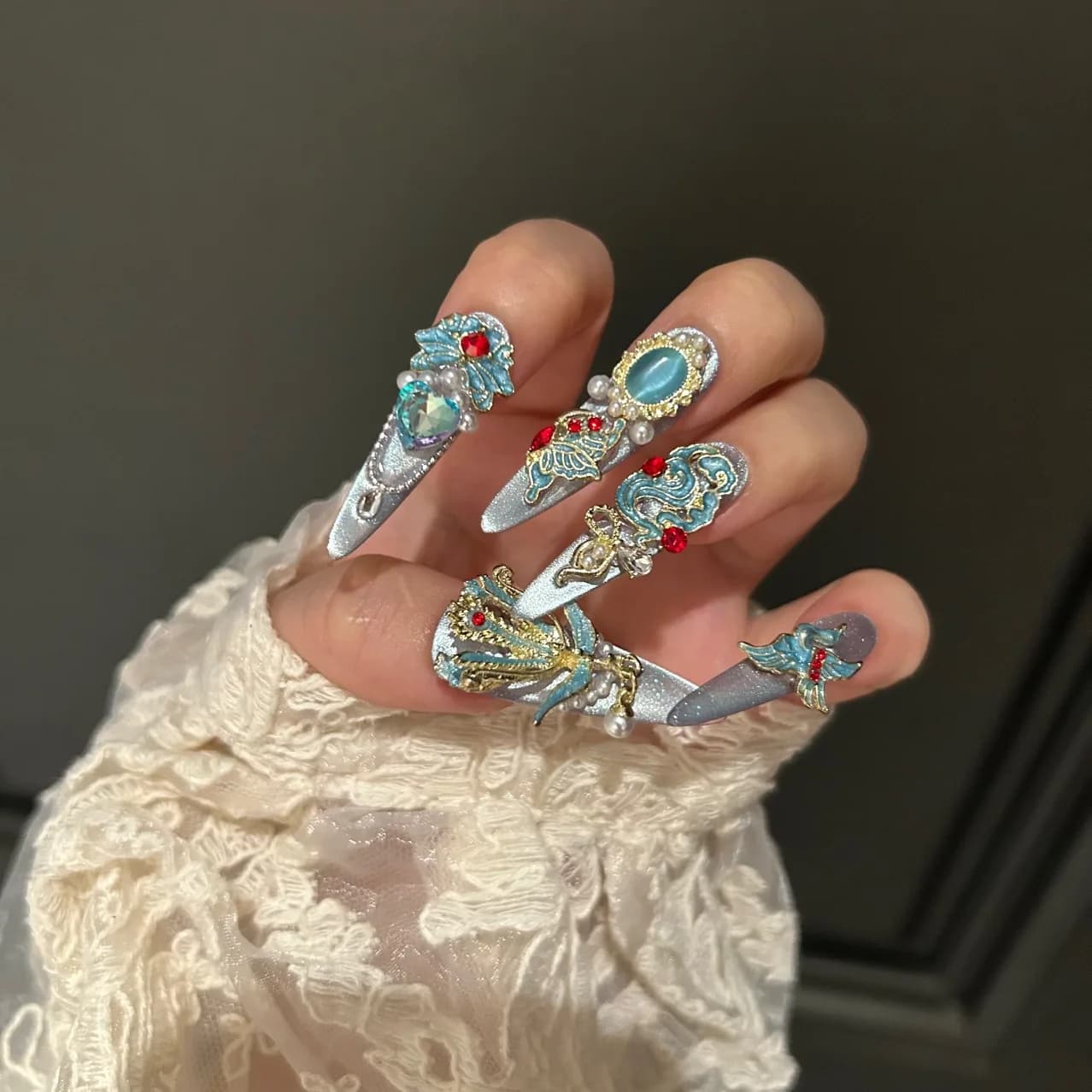 Baroque - Style presse - sur les ongles avec strass perles accessoires en métal, matériau ABS de haute qualité, design exagéré pour