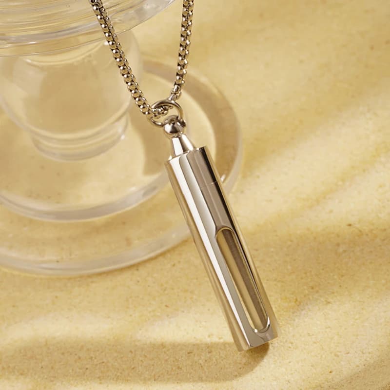 Pendentif de bouteille d'huile essentielle de parfum creux créatif, en acier titane, verre intégré, personnalité, collier pour hommes et femmes, cadeaux de fête