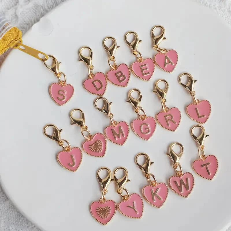Porte-clés en forme de cœur avec 26 lettres de l'alphabet