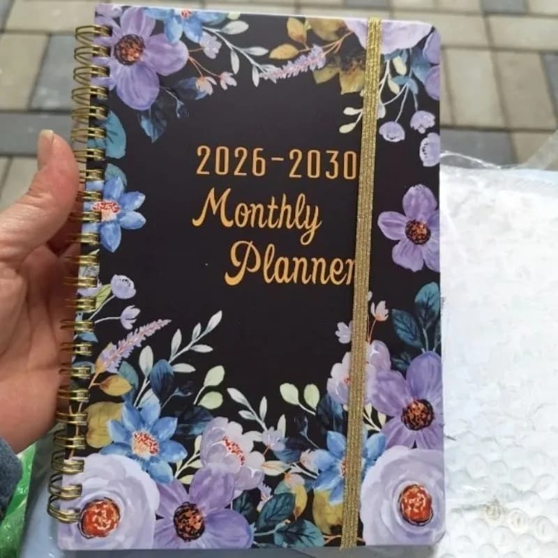 Planificateur mensuel sur 3 ans 2026-2028 / Calendrier mensuel 2025-2027 / Calendrier mensuel 36 mois / Cadeau de Noël ﻿