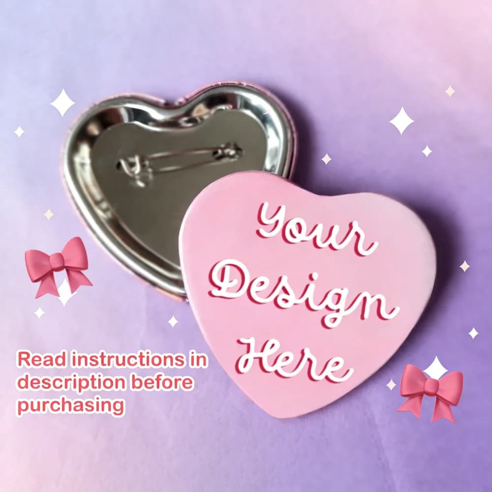 Badges personnalisés en étain en forme de cœur, avec des motifs de texte et des logos imprimés, un cadeau parfait pour les enfants et les proches