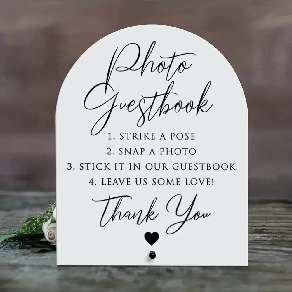 Une carte de bienvenue de 24 x 20 cm où les invités peuvent laisser leurs photos, coller dans le livre d'or et laissez un message aimant!