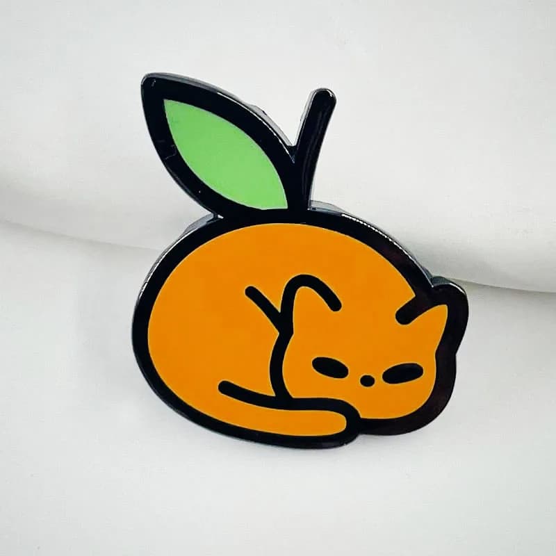 Broche chat Orange en émail