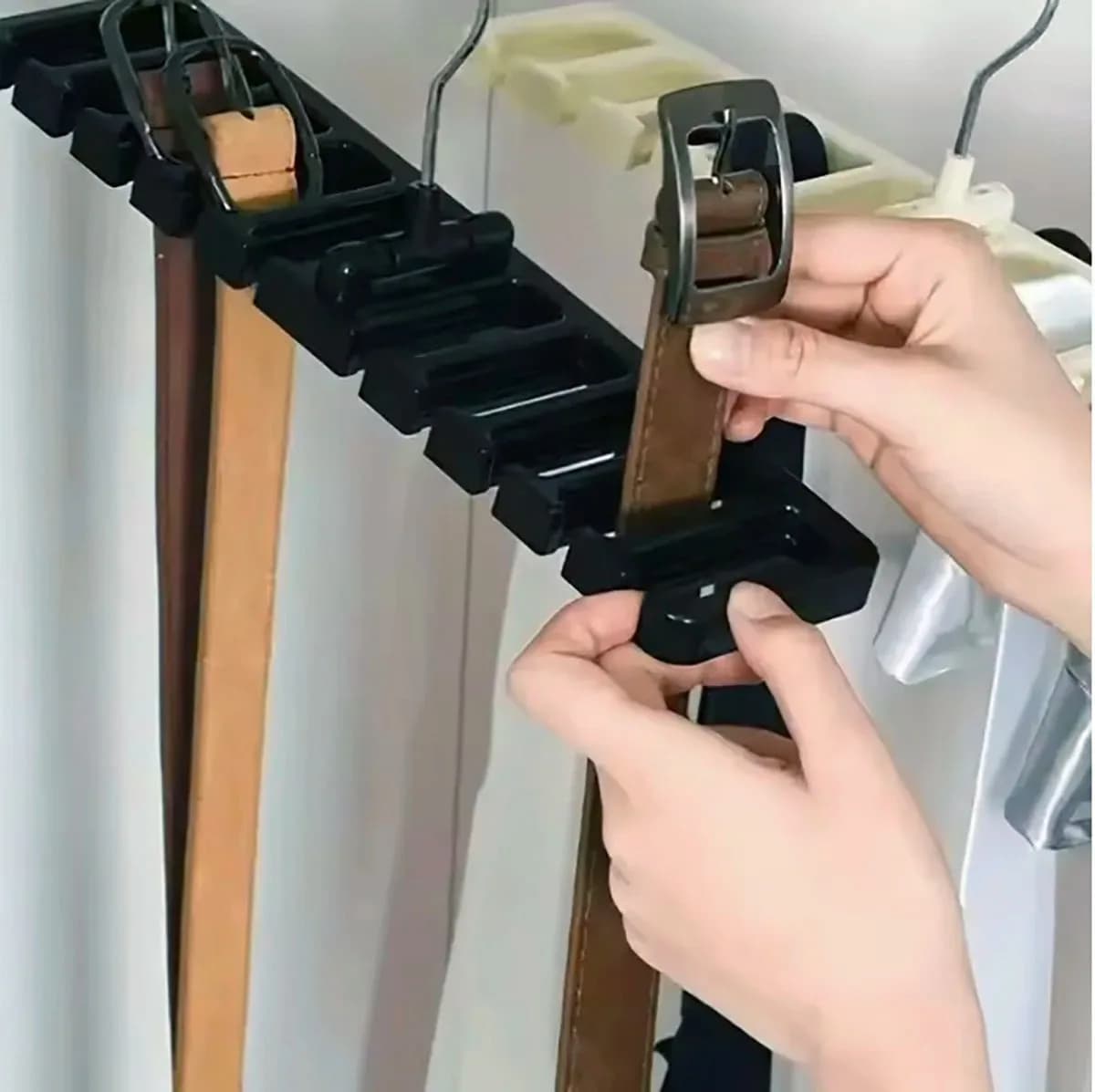 Organisateur de ceintures pour armoire : Cintre multifonctionnel pour foulards et ceintures – L'outil ultime d'organisation domestique