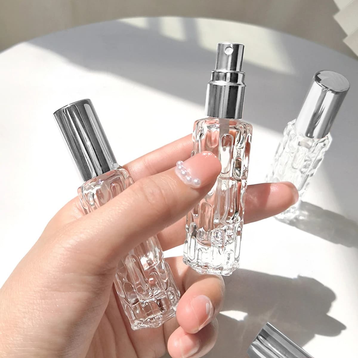 Bouteille de pulvérisation de parfum en verre de 10ml, tête de pulvérisation en aluminium, distributeur de parfum, bouteille vide à pression, 1 pièce