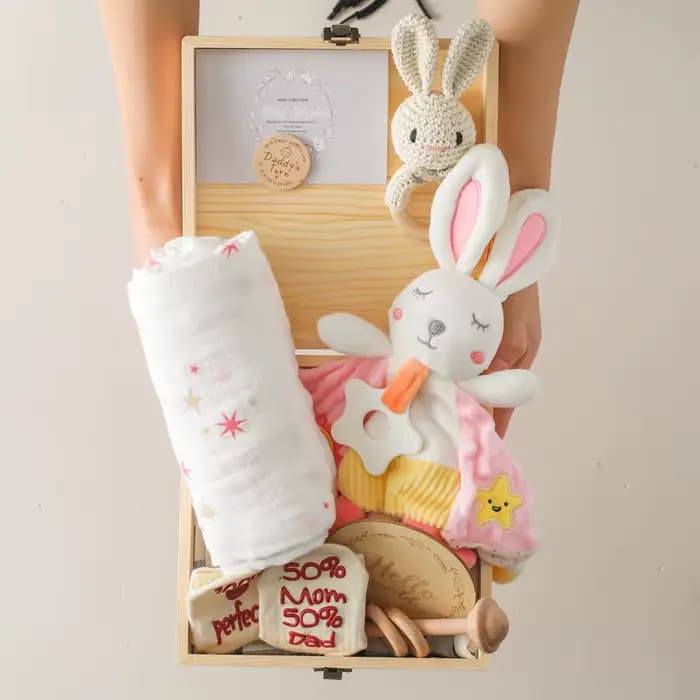 Coffret cadeau en bois pour bébé, ensemble hochet au Crochet, serviette confortable pour bébé, jouet hochet en Crochet, accessoires de photographie pour bébé, ensemble de jalon