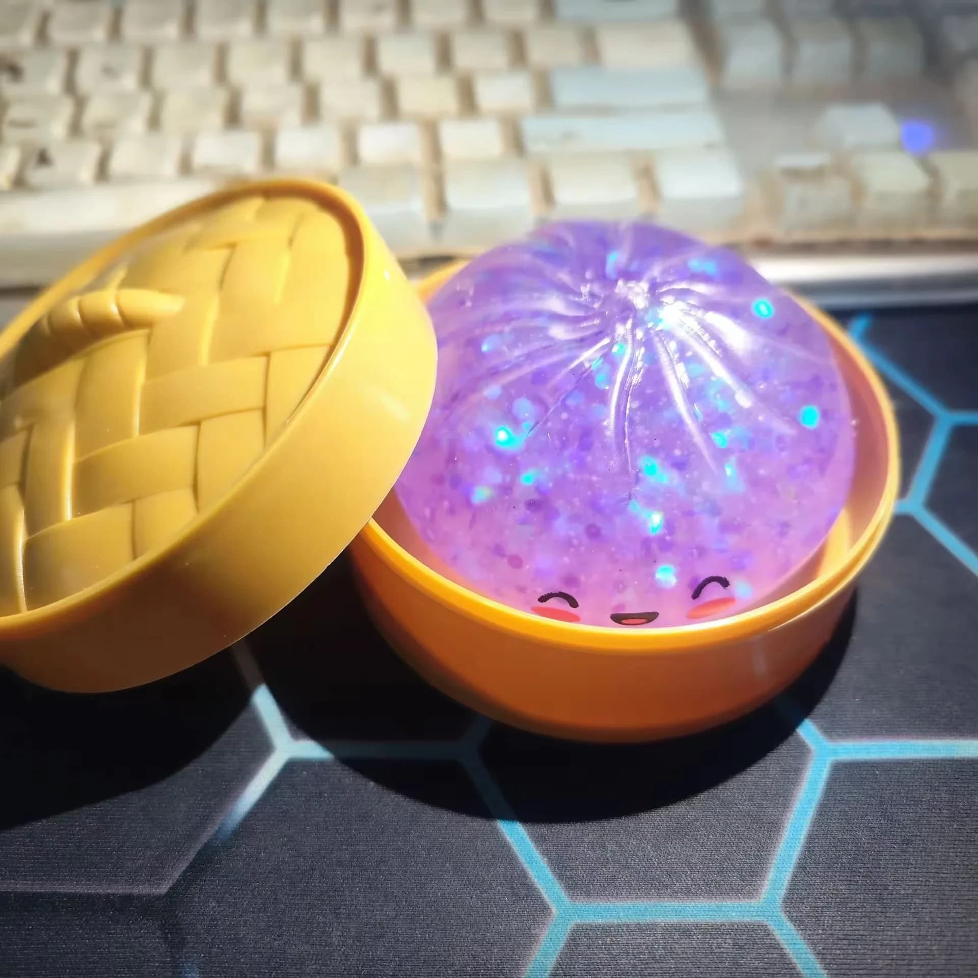 Cadeaux anti-stress squishy en forme de boulettes pailletées, colorées, extensibles, sensoriels, pou