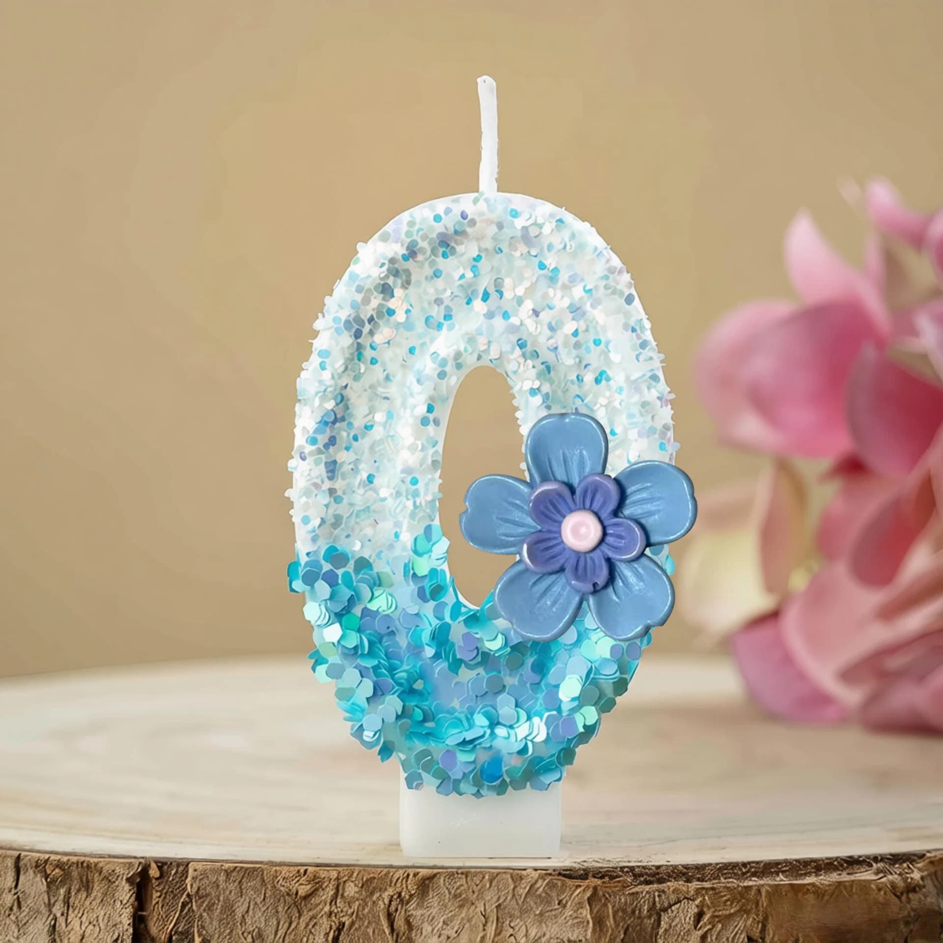 Bougie d'anniversaire numérique bleue et blanche lumineuse avec de petites fleurs bleues/violettes e