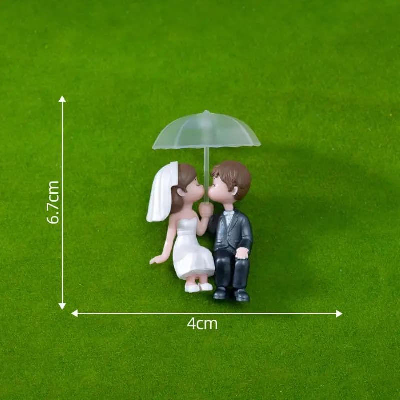 Figurine miniature de couple s'embrassant, amoureux tenant un parapluie, ornement pour décorations d