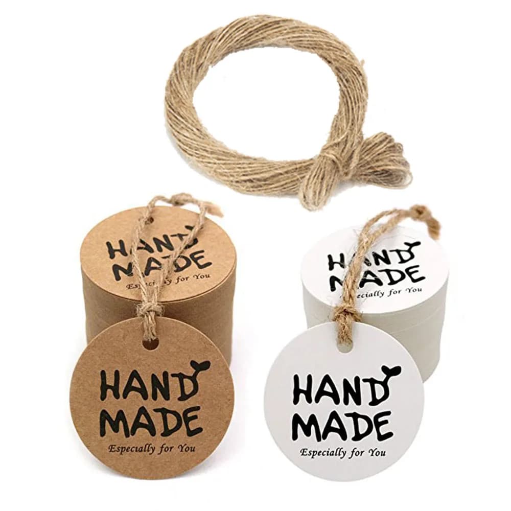 Étiquettes cadeaux en papier kraft faites à la main