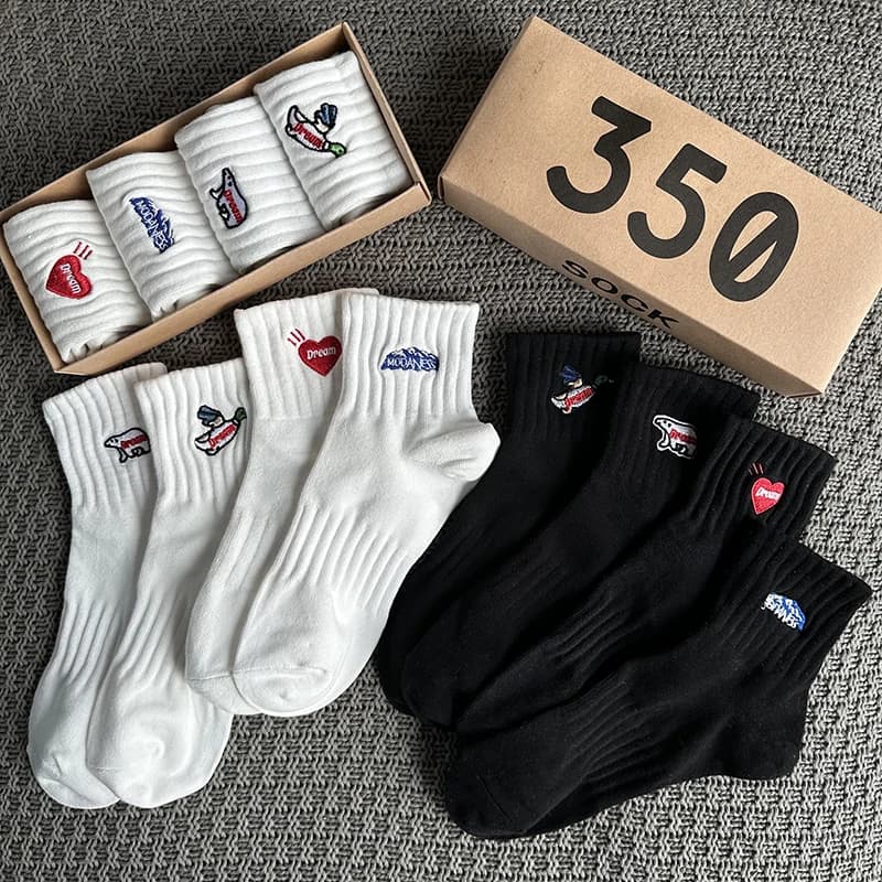 4 paires/boîte de chaussettes pour hommes, chaussettes en coton respirantes pour hommes et femmes, chaussettes noires tendance, broderie, désodorisation, chaussettes de sport blanches