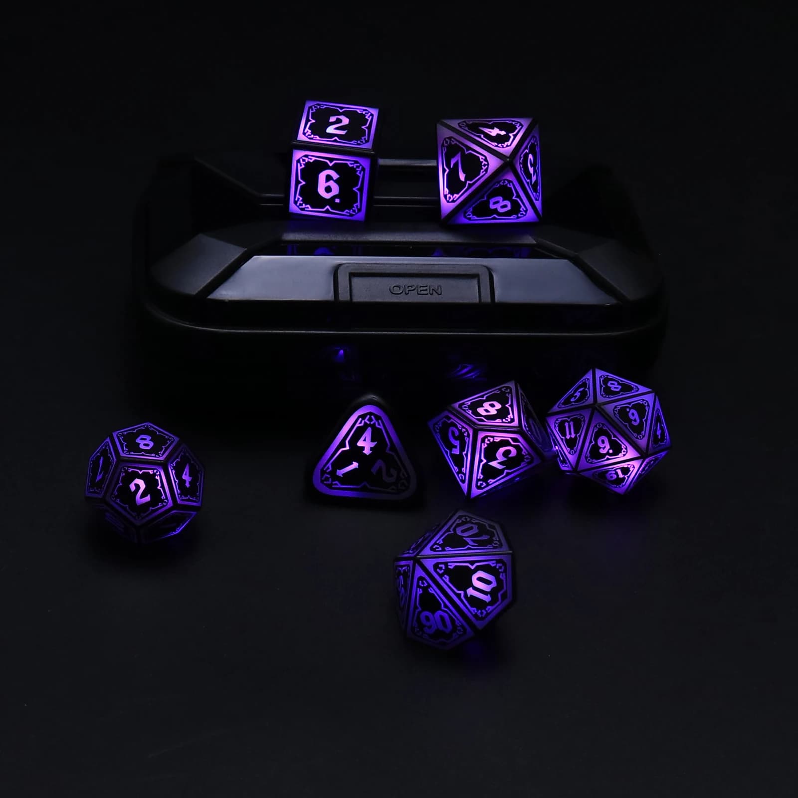 Dés à LED violets (7 pièces) avec boîte de chargement – Ensemble de dés polyédriques pour jeux de rôle et jeux de société – Cadeau d'Halloween
