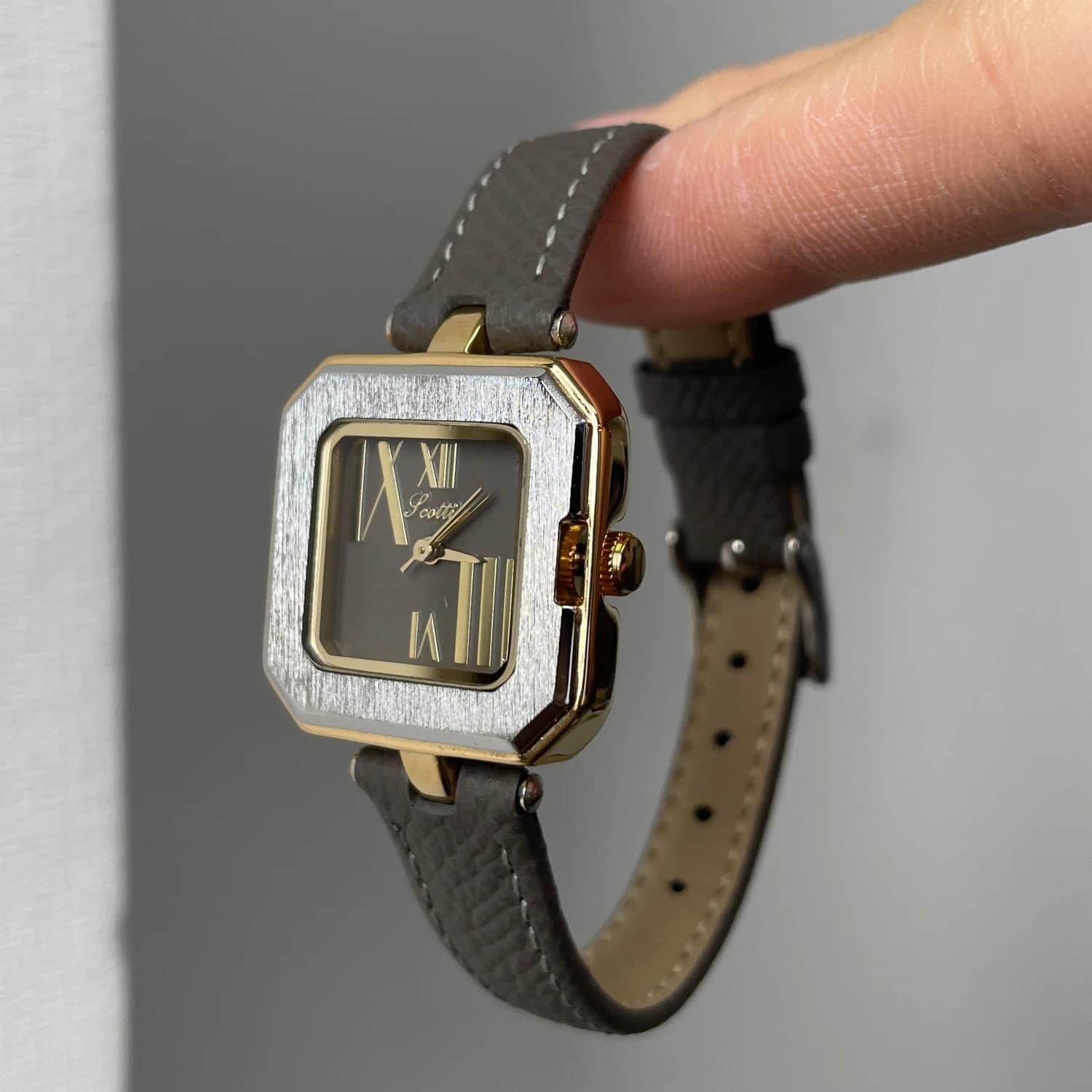 Montre rétro : montre-bracelet vintage de haute qualité avec montre-bracelet à quartz de qualité supérieure au design en cuir Le cadeau parfait pour les femmes