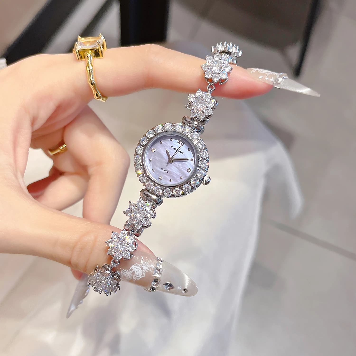Cadeau de luxe pour femme : montre étanche avec bracelet en acier inoxydable avec petit cadran violet