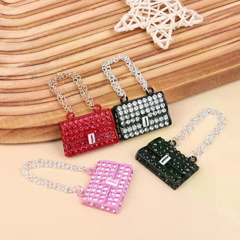 Accessoire charmant pour maison de poupée : sac de magasin miniature en métal avec chaîne