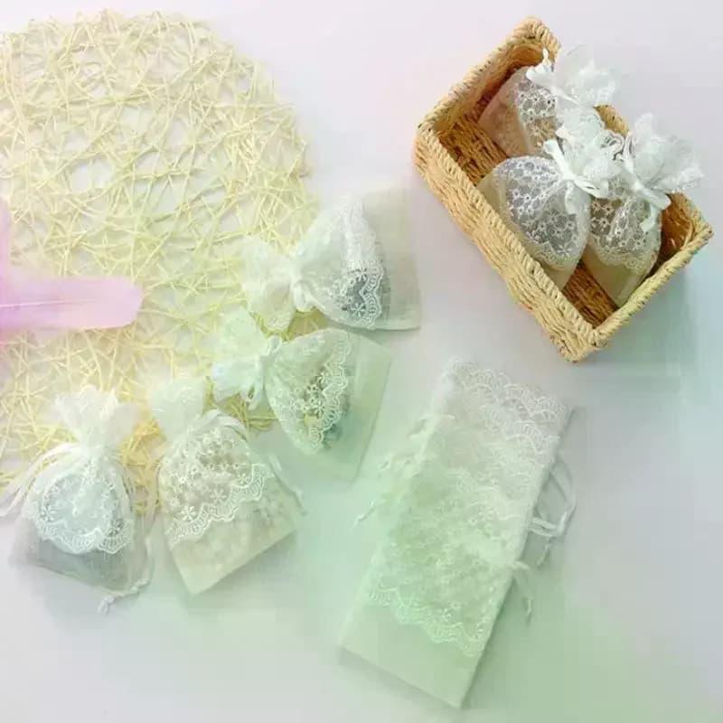 Sac cadeau blanc réutilisable en gaze et dentelle avec cordon de serrage pour cadeaux de festival