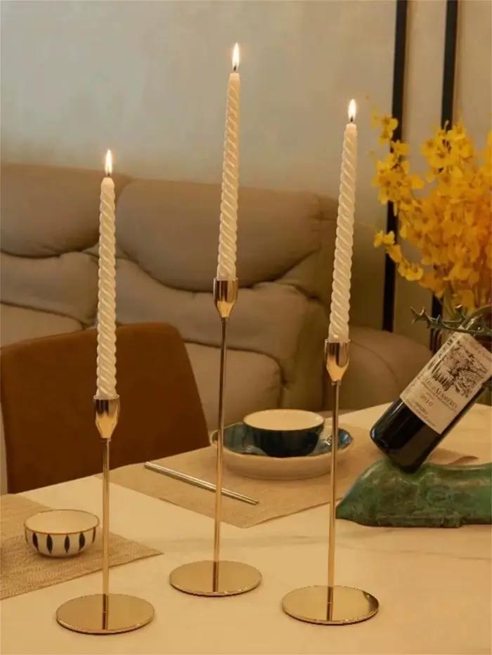 Bougies coniques noires pour dîners romantiques et cérémonies de mariage élégantes à offrir pour intérieur romantique