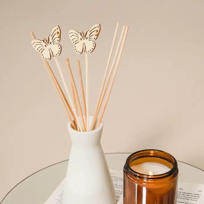 Bâtonnets diffuseurs papillon en bois pour aromathérapie et décoration maison bureau spa salle bain ambiance relaxante élégante occaions spéciales