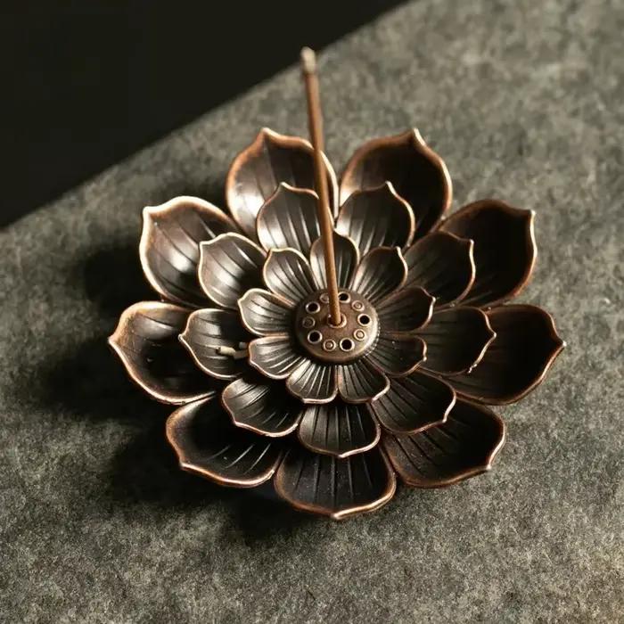 Brûleur d'encens créatif en cuivre de haute qualité pour salon et yoga studio design original en forme de lotus adaptable aux différentes occasions de détente et relaxation