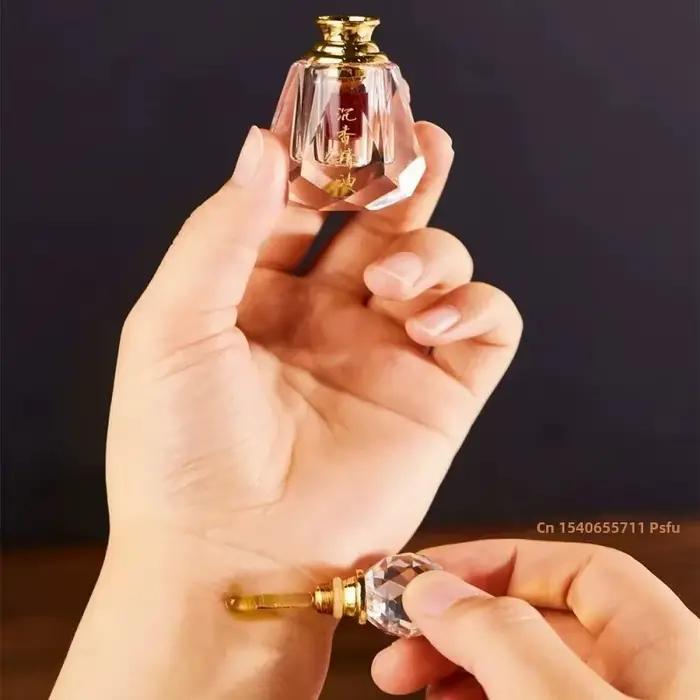Huile parfumée riche en Oud et en bois d'agar pour fabrication de savons parfums et bougies aromatiques matériaux premiers pour arts et crafts création artisanale ambiance boisée longue durée