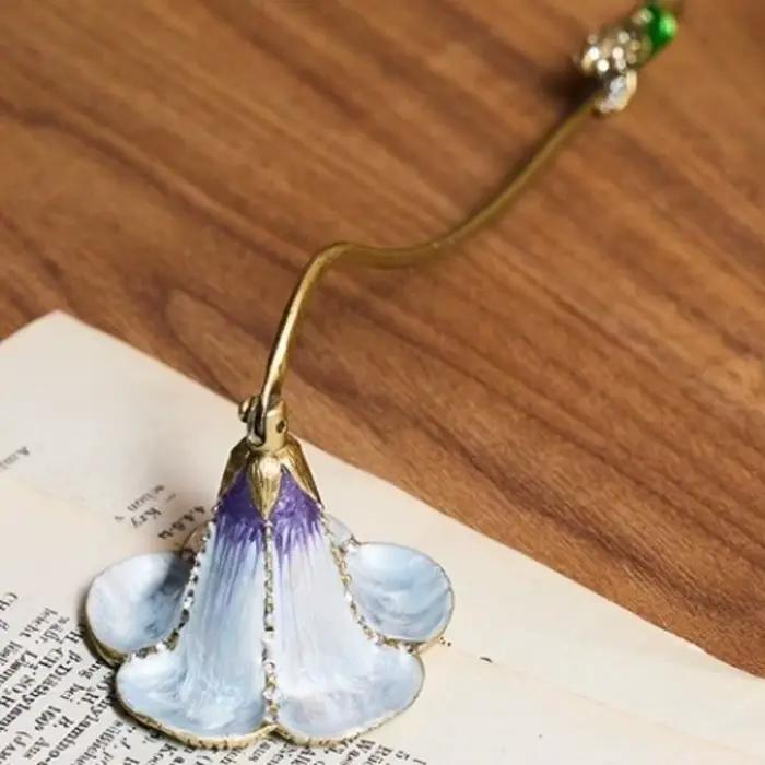 Éteignoir à bougie décoratif vintage en forme de citrouille à long manche pour une extinction sécurisée des bougies à fleurs, idéal pour hôtels