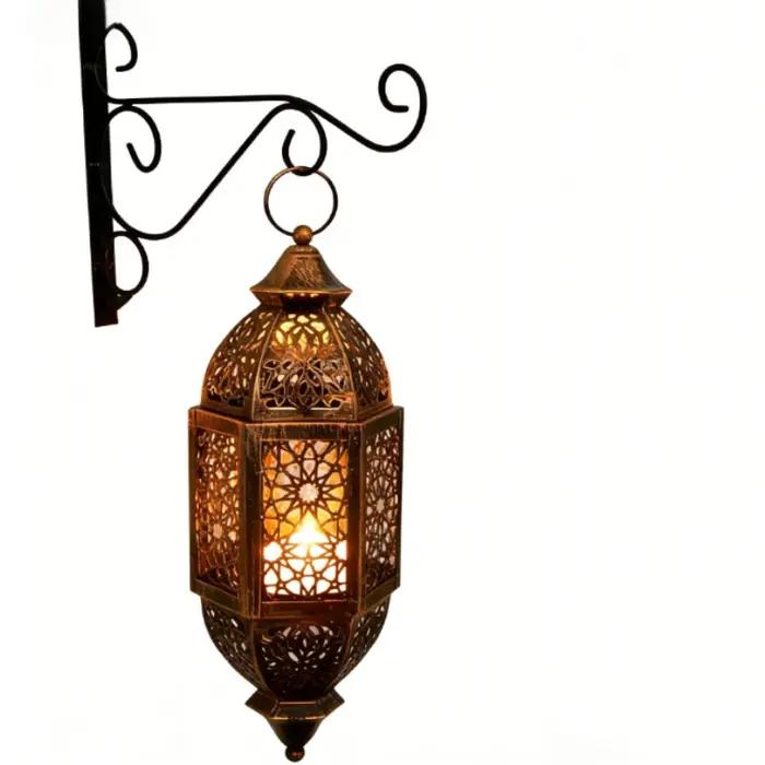 Lanterne marocaine en fer forgé ajourée style néo-classique pour décoration intérieure vintage rustique et mariage